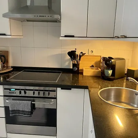 Апартаменты Playa Rocio Calm Beachfront Apartment- 2bdr