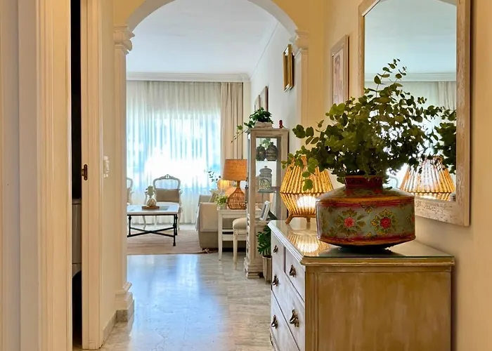 Playa Rocio Calm Beachfront Apartment- 2bdr شقة ماربيا